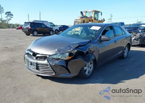 2015 Toyota Camry Le z USA, uszkodzony, nr VIN 4T4BF1FK4FR494856